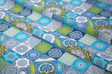 Mavi Zemin Üzerine Patchwork Geometrik Dijital Baskılı Kumaş