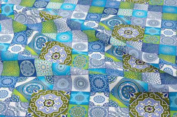 Mavi Zemin Üzerine Patchwork Geometrik Dijital Baskılı Kumaş
