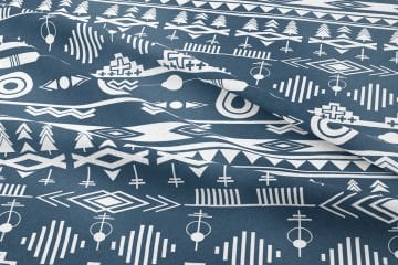 Mavi Zemine Beyaz Etnik Desenler