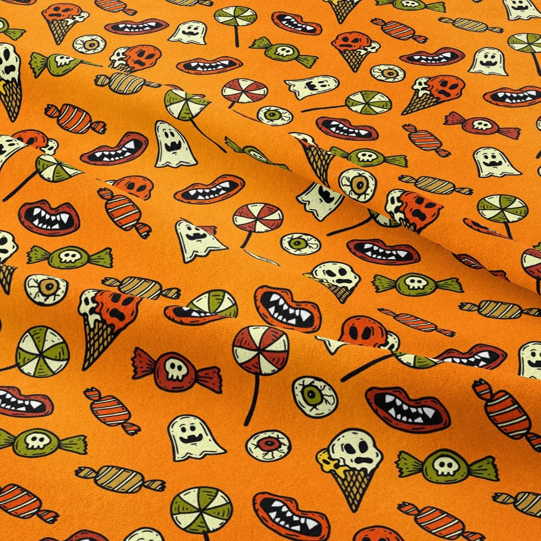 Happy Halloween Turuncu zemin üzerinde Hayaletler, Şekerler Vampir Dişleri Cadılar Bayramı desenli kumaş
