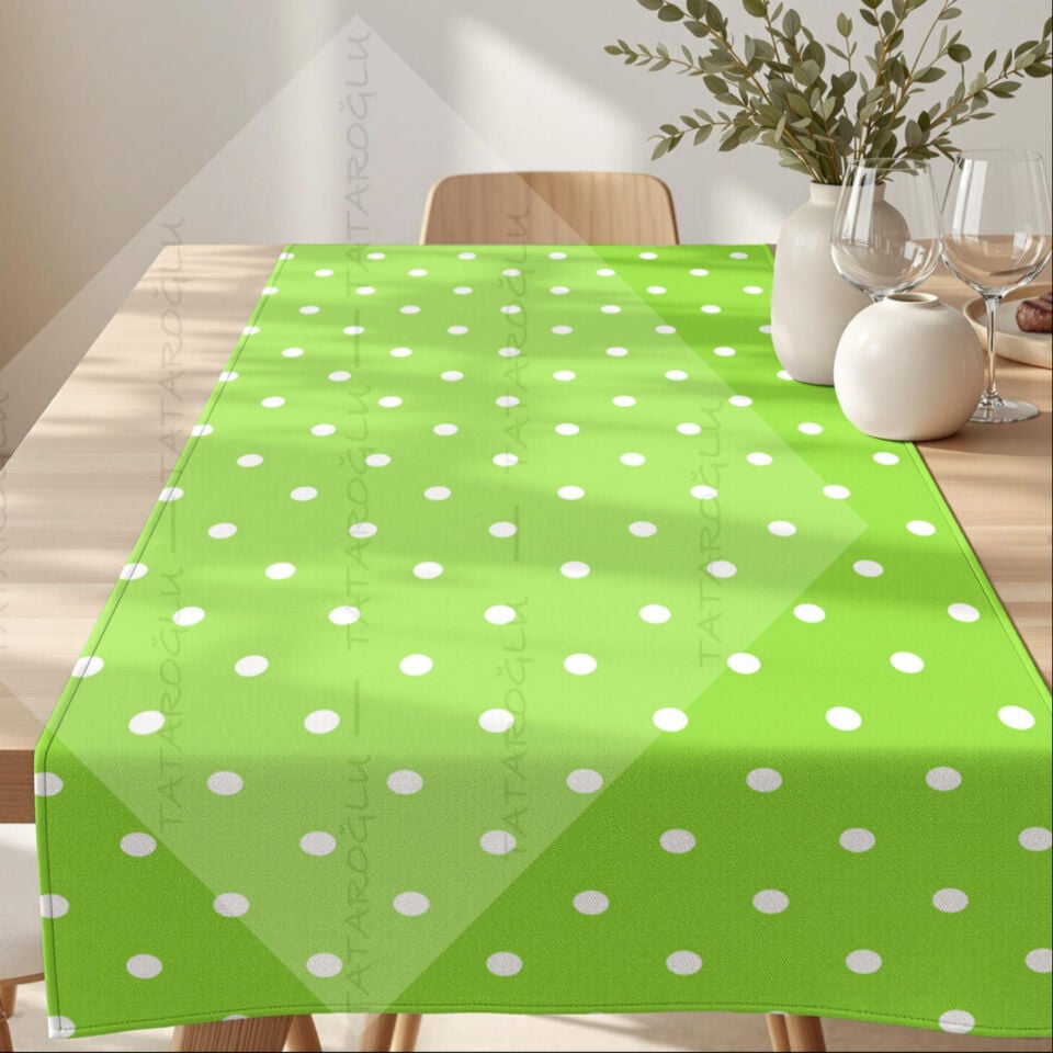 St. Patrick’s Day Yeşil Puantiyeli Petek Dokulu Polyester Kumaş 50x142 cm – Dikilmemiş Masa Runner