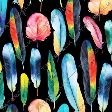Ткань с красочным рисунком в виде птичьих перьев на черном фоне