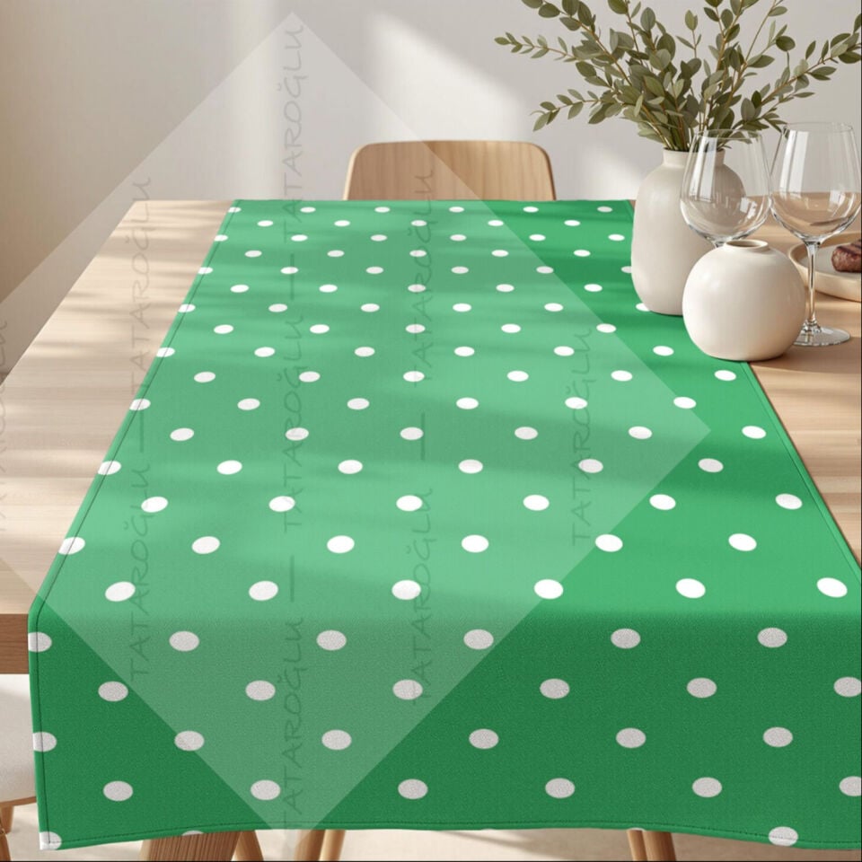 St. Patrick’s Day Koyu Yeşil Puantiyeli Petek Dokulu Polyester Kumaş 50x142 cm – Dikilmemiş Masa Runner