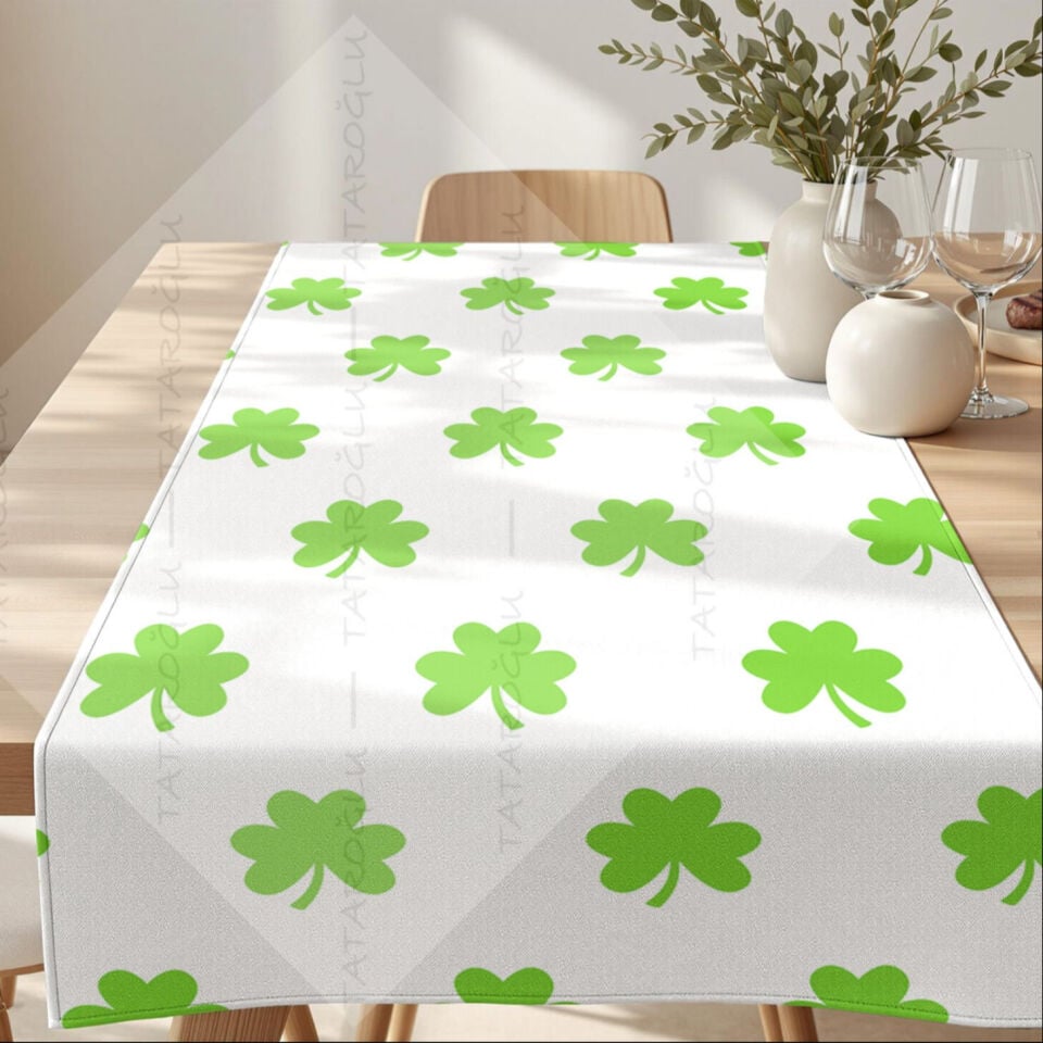 St. Patrick’s Day Yeşil Yonca (Shamrock) Desenli Petek Dokulu Polyester Kumaş 50x142 cm – Dikilmemiş Masa Runner