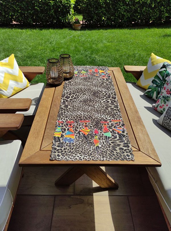 Leopar Zeminli Afrikalı Kızlar Desenli Lazer Runner