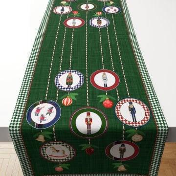 Yılbaşı Koleksiyonu- 50*140cm Yılbaşı Runner Yeşil zemin üzerinde Noel Çubuk Şekerler ve Kurşun Askerler Desenli Yılbaşı Runner Kumaşı