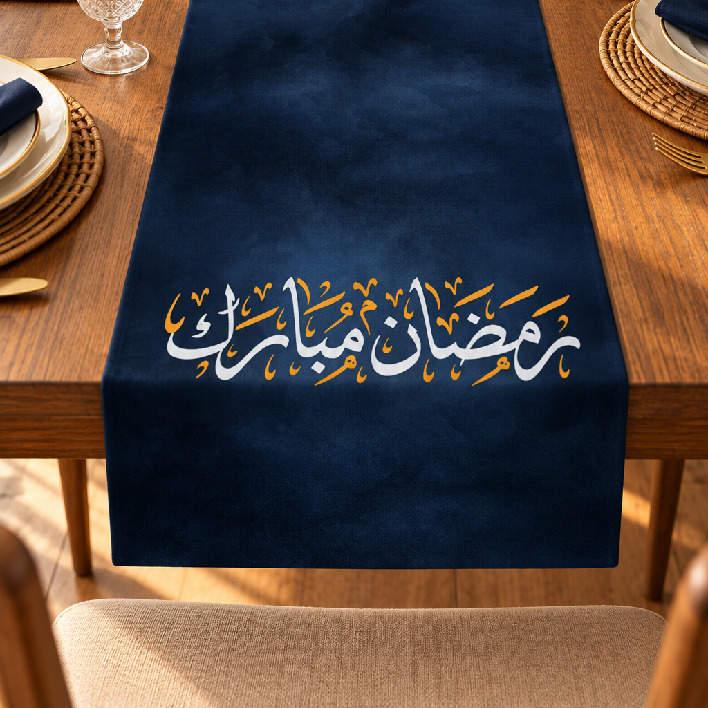 Ramazan Runner Panel – Lacivert Arapça Yazılı Masa Örtüsü Paneli