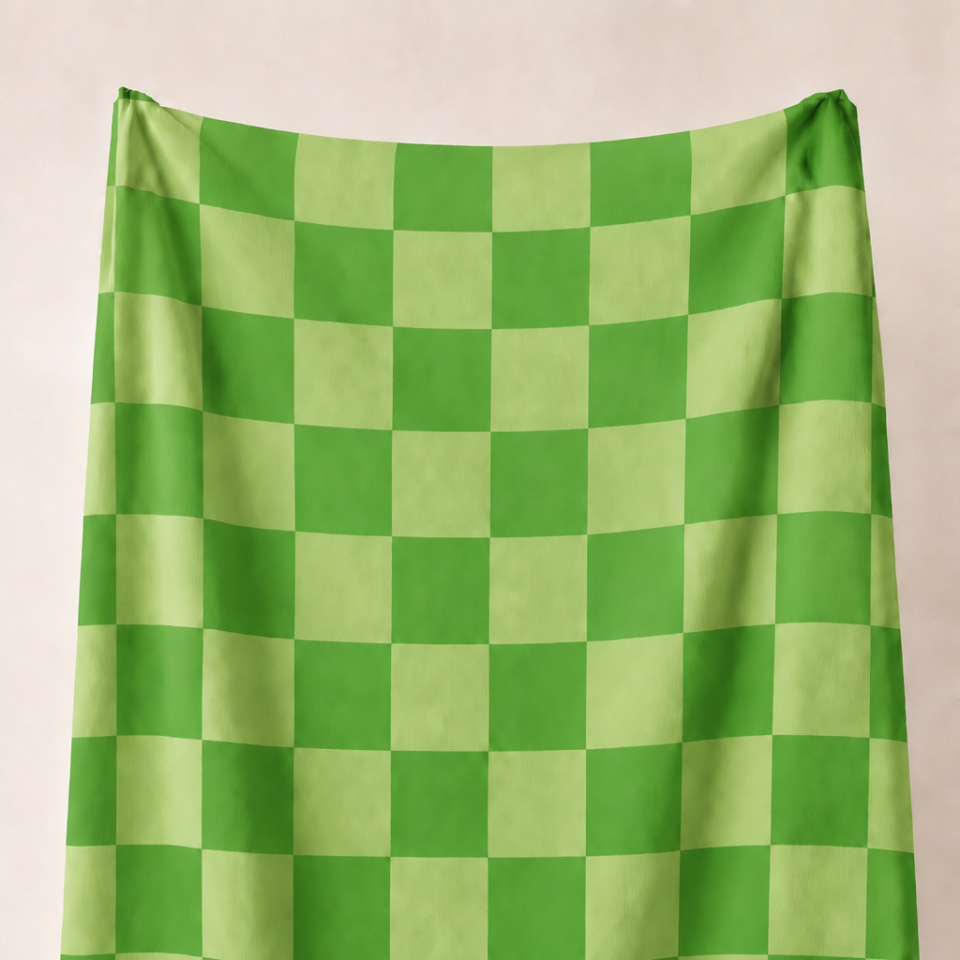 Canlı Yeşil ve Açık Fıstık Yeşili Damalı Kumaş – 2x2 cm Kare Desenli Petek Dokulu Polyester Kumaş
