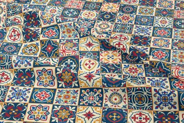 Krem Lacivert Kırmızı Kareler İçerisinde Çinili Dijital Baskılı Kumaş