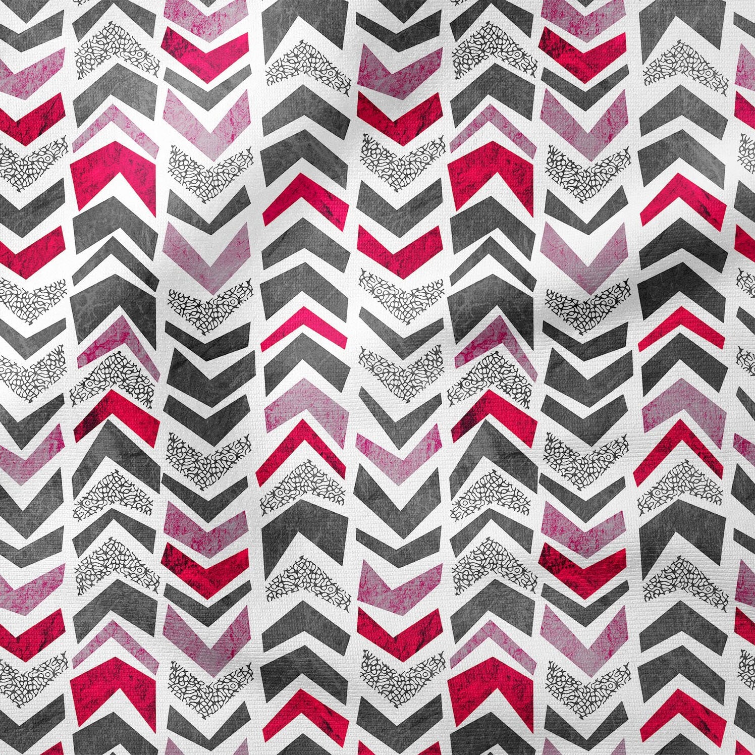 Beyaz Zemin Üzerine Gri Pembe Geometrik Desenli Baskılı Kumaş