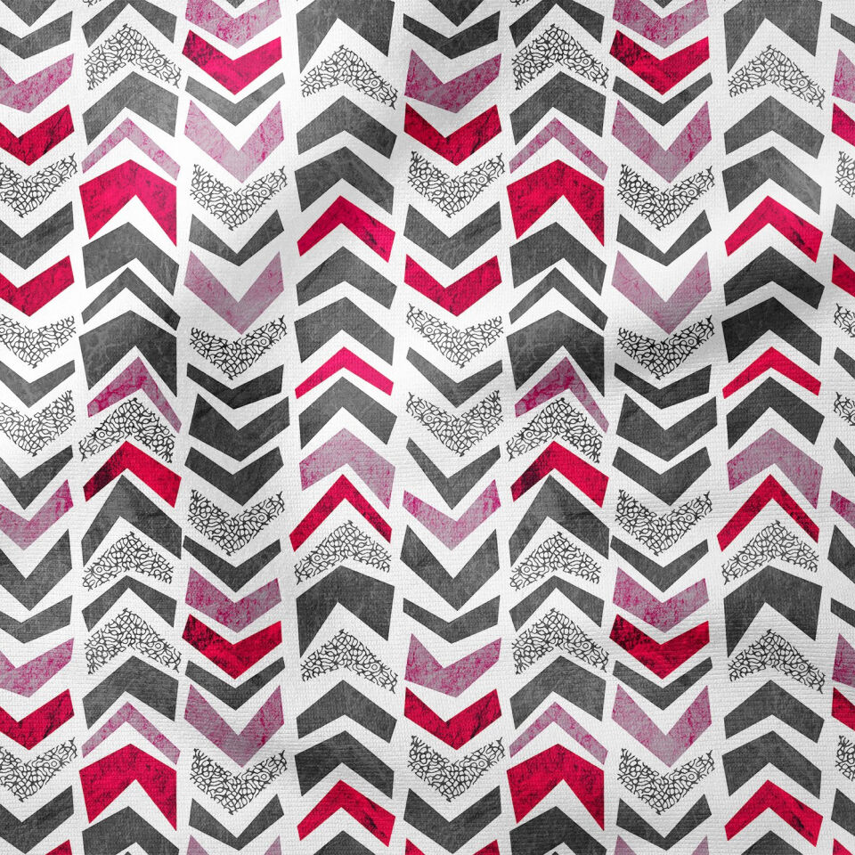 Beyaz Zemin Üzerine Gri Pembe Geometrik Desenli Baskılı Kumaş
