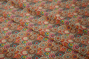 Kahve Tonlarda İç İçe Geçmiş Yuvarlak Desenli Dijital Baskılı Kumaş