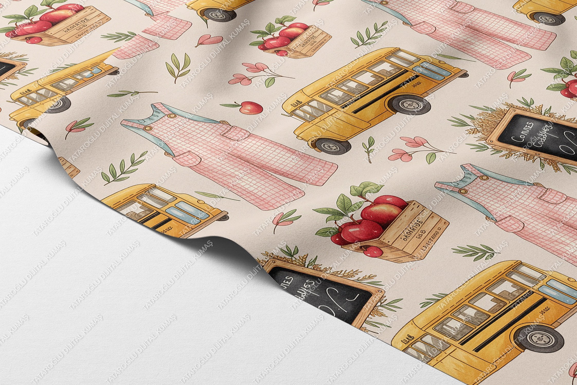 Back to School-Elma Kasası ve Okul Otobüsü Desenli Dijital Baskı Polyester Kumaş – 143 cm En