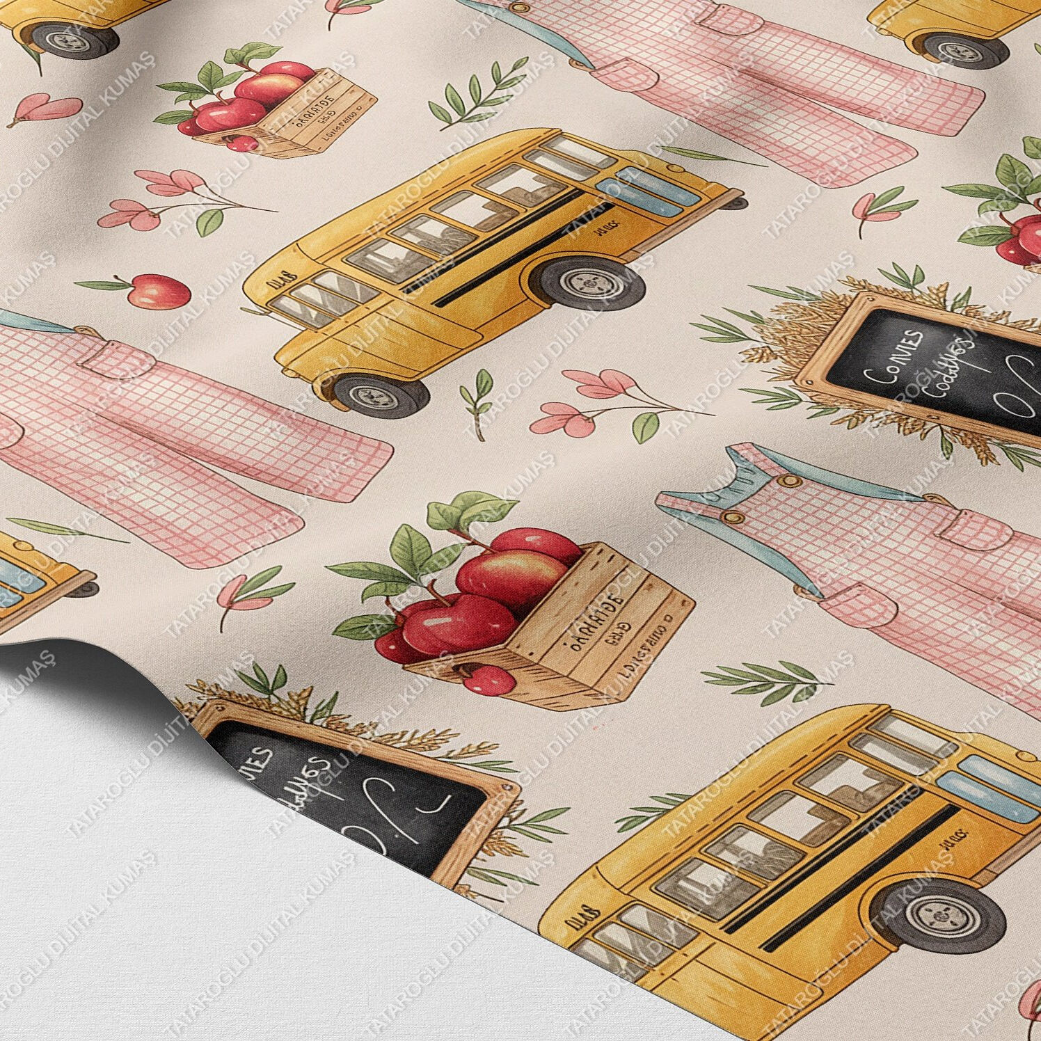 Back to School-Elma Kasası ve Okul Otobüsü Desenli Dijital Baskı Polyester Kumaş – 143 cm En