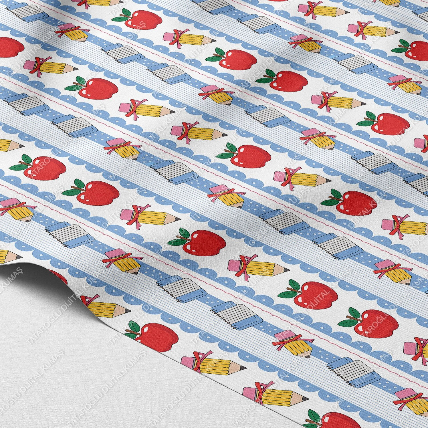 Back to School-Mavi Çizgili Elma ve Kalem Desenli Dijital Baskı Polyester Kumaş – Okul Temalı DIY ve Ev Dekoru