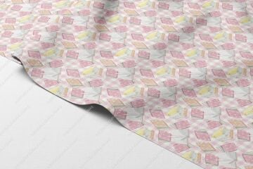 Pembe Ekose Kitap ve Kırtasiye – Okula Dönüş Dijital Baskı Kumaş, Sevimli Kütüphane Okuma Temalı Dekoratif Polyester Kumaş