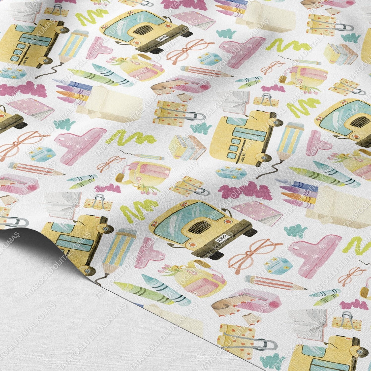 Okul Otobüsü ve Kırtasiye – Pastel Renkli Back to School Dijital Baskı Polyester Kumaş