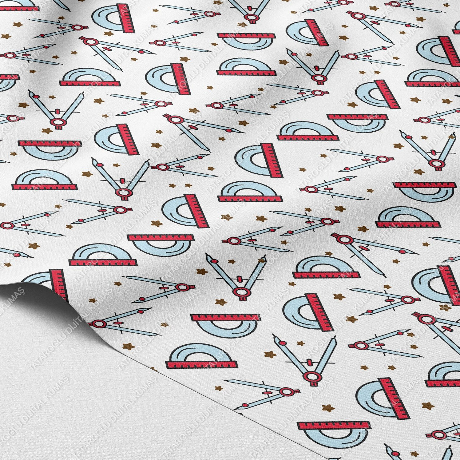 Matematik Aletleri – Cetvel, Pergel ve Gönye Desenli Dijital Baskı Polyester Kumaş