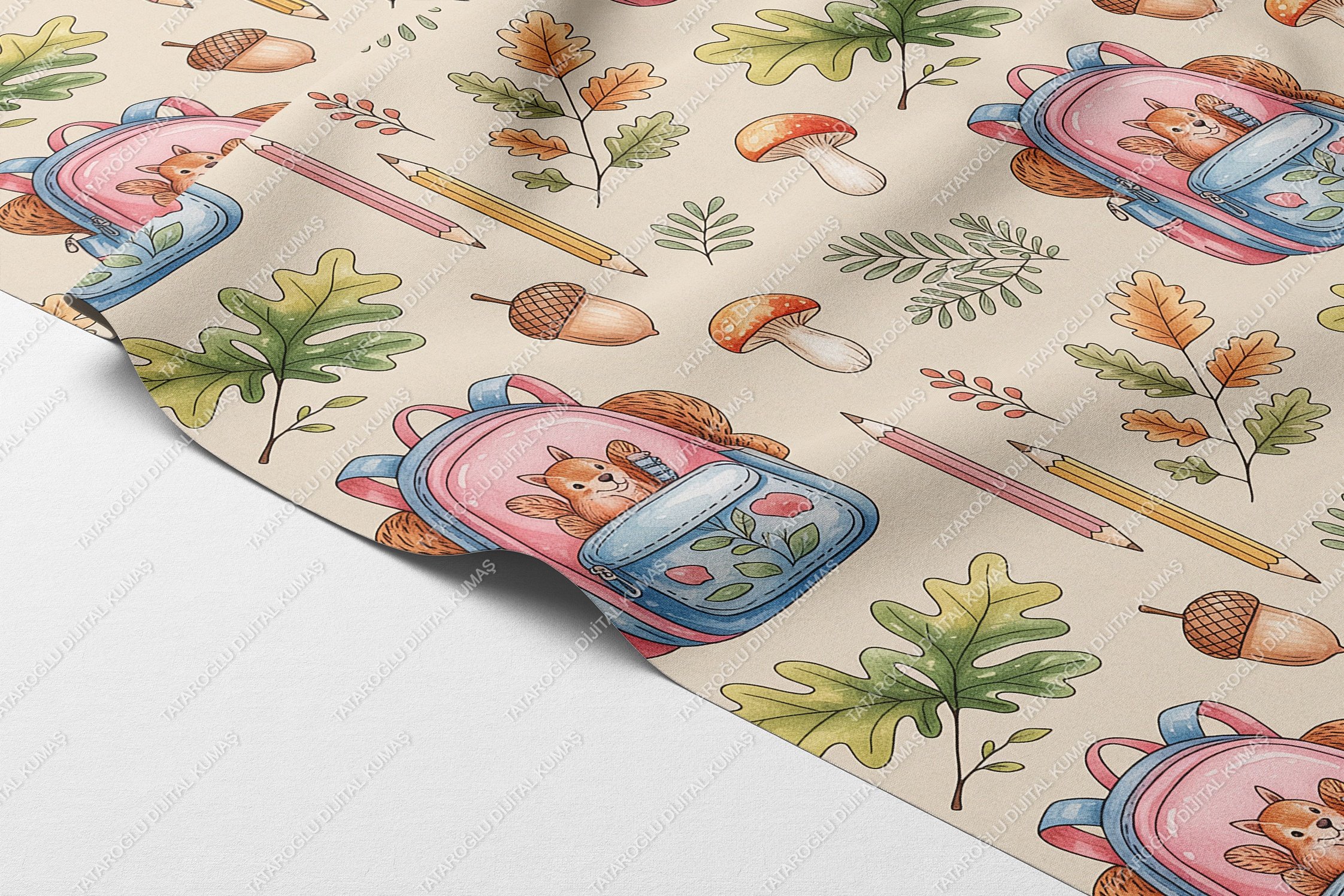 Sonbahar Okul ve Sincap Desenli Dijital Baskı Polyester Kumaş – Doğa ve Hayvan Temalı