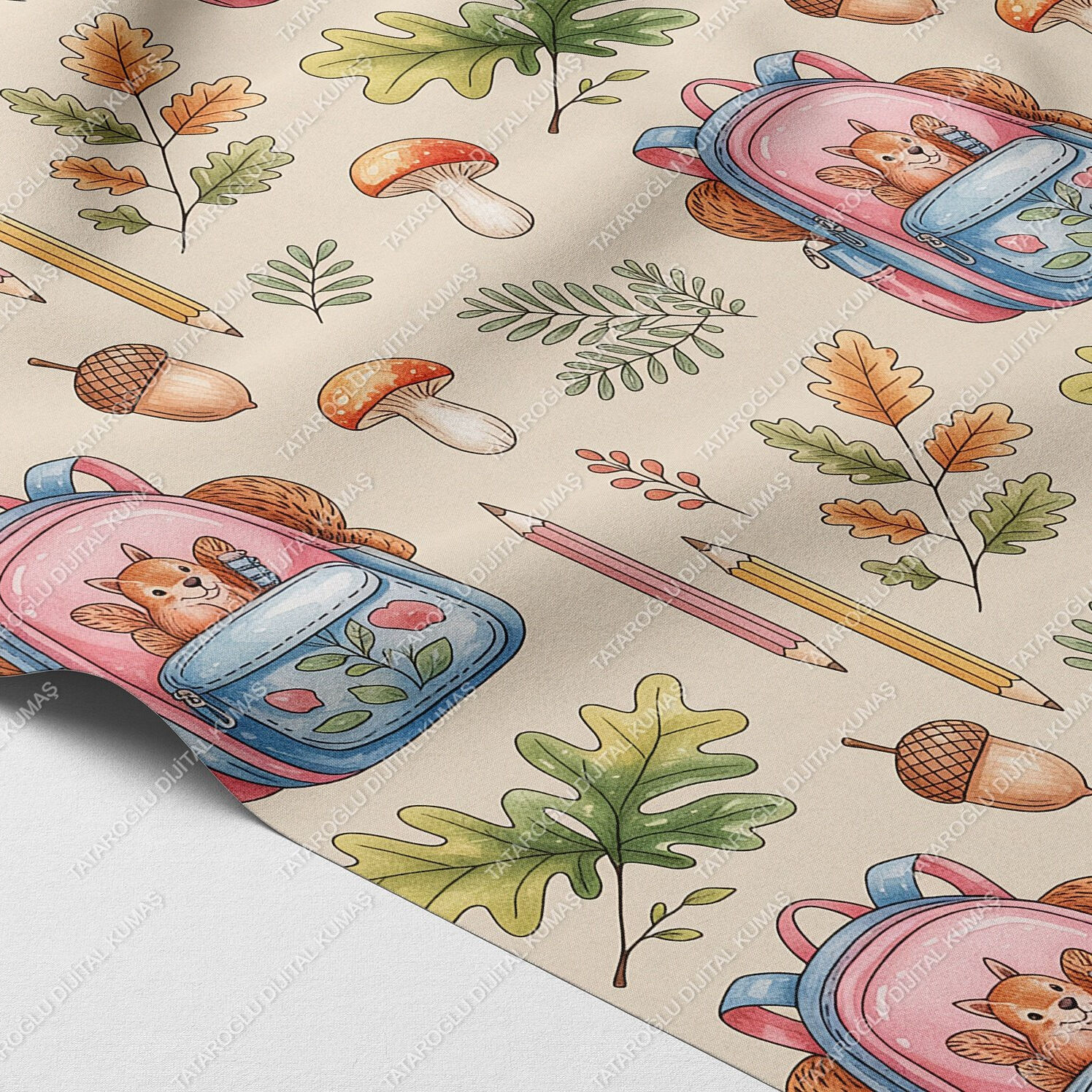 Sonbahar Okul ve Sincap Desenli Dijital Baskı Polyester Kumaş – Doğa ve Hayvan Temalı