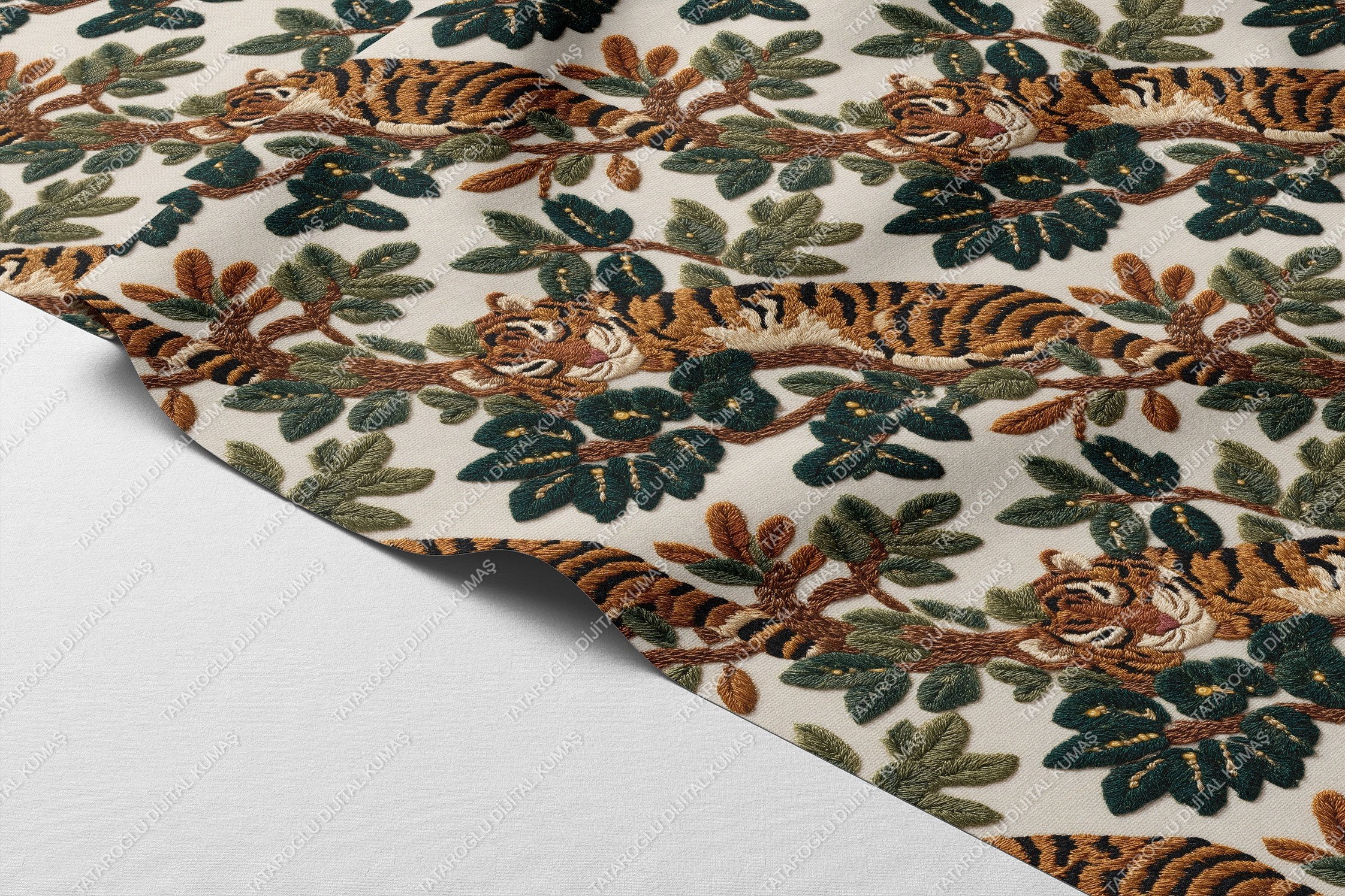 3D Kaplan Nakış Efektli Dijital Baskı Kumaş – Doğal Tonlarda Polyester Dekoratif Kumaş