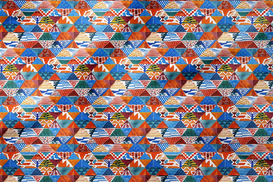 Çok Renkli Kırmızı Geometrik Desenli Dijital Baskı Kumaş