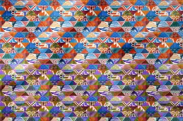 Çok Renkli Kırmızı Geometrik Desenli Dijital Baskı Kumaş