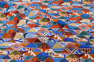 Çok Renkli Kırmızı Geometrik Desenli Dijital Baskı Kumaş