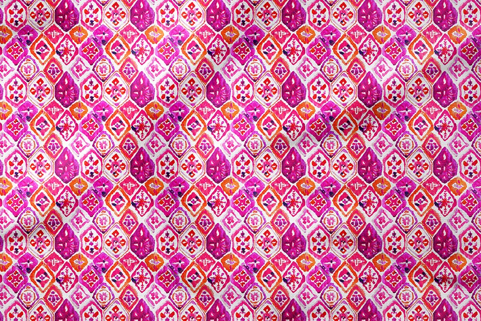 Beyaz Zemin Üzerine Pembe Turuncu Mor Renkli Etnik Desenli Kumaş