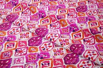 Beyaz Zemin Üzerine Pembe Turuncu Mor Renkli Etnik Desenli Kumaş
