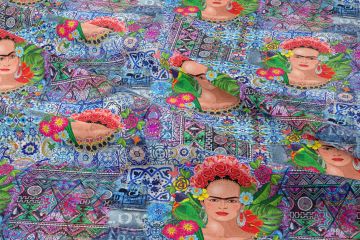 Çini Zeminli Frida Kahlo Desenli Dijital Baskılı Kumaş(SONBAHAR İNDİRİMİ)